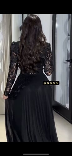 فستان اسود فرنسي مزين بالدانتيل والشك اليدوي