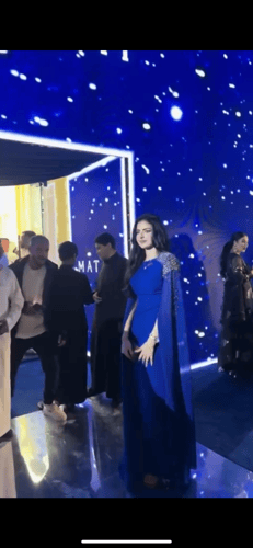 فستان أوربي نيلي مزين باللؤلؤ والفصوص