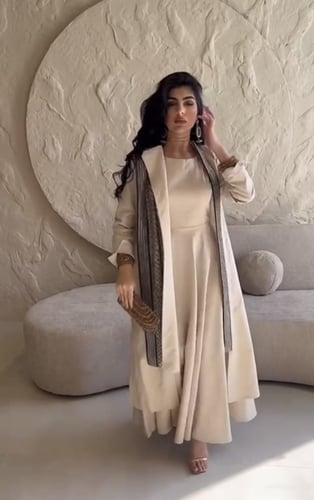 فستان شرقي انيق بتطريز يدوي