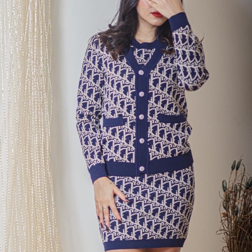 فستان اوربيي صوف ناعم نص كم مزين بعلامه ديور المكل...