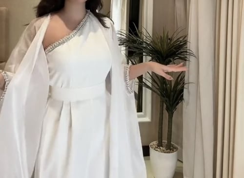 جمبوست سكري مطرز بالكريستالات الرائعه مكون من قطعت...