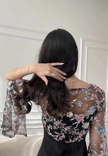 فستان فرنسي اسود مزين بتطريز يدوي رائع