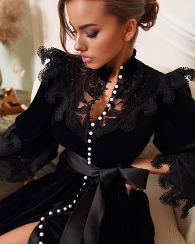 فستان اسود فرنسي مطرز بالدانتيل المخملي الملكي
