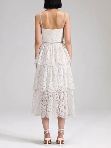 فستان صيفي ابيض دانتيل مزين بفصوص وفيونكات فخمه