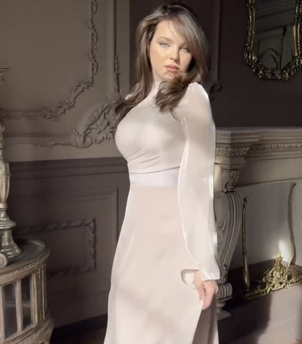 فستان اوربي انسيابي انثوي