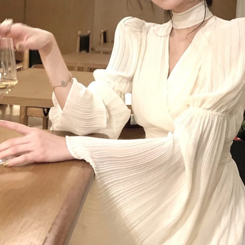 فستان ابيض بليسيه