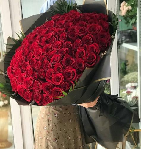 باقة فاخرة عدد 100 وردة افضل هدايا عيد ميلاد للحبي...