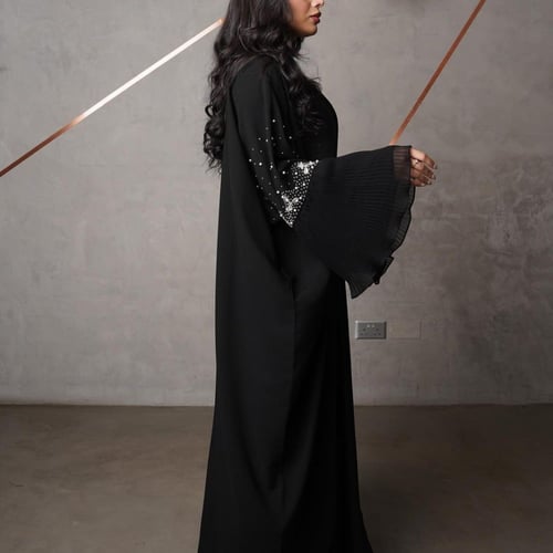 عبايه رنا كريب كسرات وشك بالكم