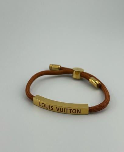 سوار أنيق بتصميم عصري ولمسة فاخرة