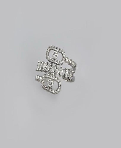 خاتم فضي عصري بتصميم مزدوج يلفت الأنظار