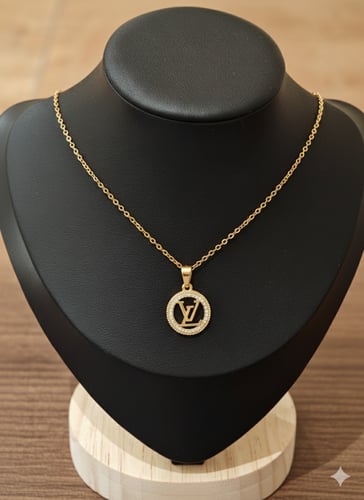 طقم مجوهرات ذهبي مناسب للمناسبات والسهرات