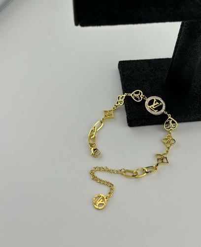 إسوارة ذهبية بشعار LV المرصع