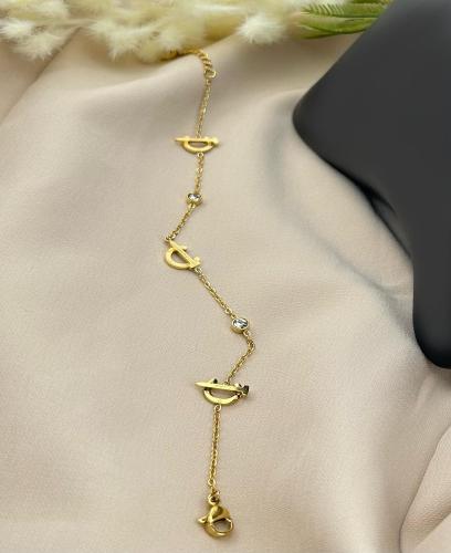 إسوارة نسائية أنيقة مطلية ذهب بتصميم رمزي مميز