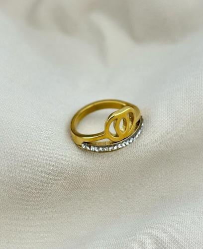 خاتم CHANEL الذهبي… !