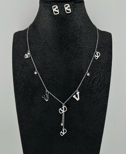 طقم فضي أنيق بتصميم حرفي فخم