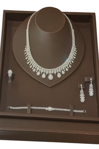 طقم مجوهرات كريستال فخم – عقد، حلق، سوار وخاتم بتص...
