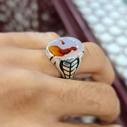 خاتم فضه على عقيق يمني طبيعي مصور