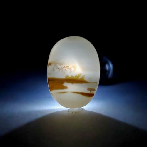 حجر عقيق يمني مصور مميز شكل بحيرة