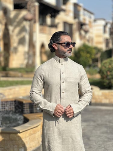 قماش ثياب بيج بدون تفصيل