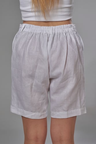 شورت ابيض نسائي