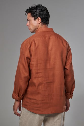 قميص بني ترابي