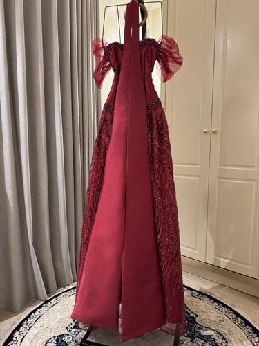 فستان سهره الخامه:الصدر ميكادو مطرز خرز شك يدوي وت...