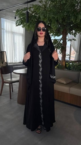 عباية كريب ملكي كوري من أجواد الخامات . بتصميم راق...