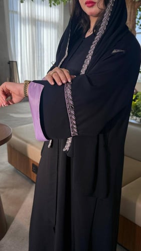 عبايه إنترنت كوري تتميز بقوامها الأنيق وسهولة تنسي...