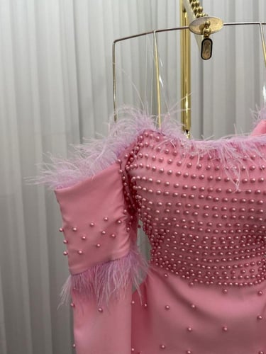 فستان سهره القماش باربي + تطريز فصوص لولو + ريش أص...