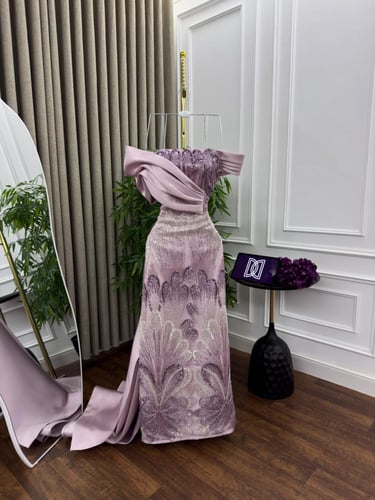 فستان سهره مطرز مزين بالذيل