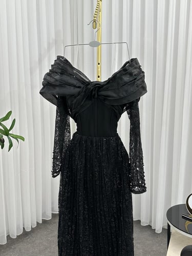 فستان سهره نوع القماش : باربي + قماش سهره + تطريز...