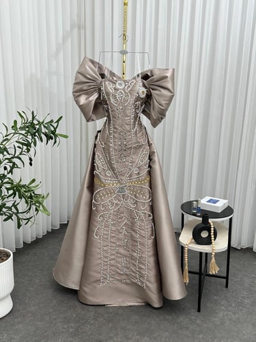 فستان سهره الخامة : ميكادو + تطريز يدوي اصلي المقا...