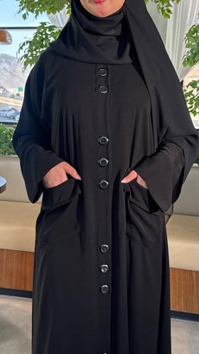 عباية كريب ملكي أسود فاخر بجيب عباية أنيقة مصممة م...