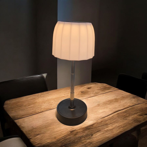 مصباح طاوله بطاريه شحن ويعمل باللمس ليد لون اصفر ش...