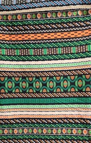 قماش بولستر 100% متعدد الالوان والديكور طول 25 يار...