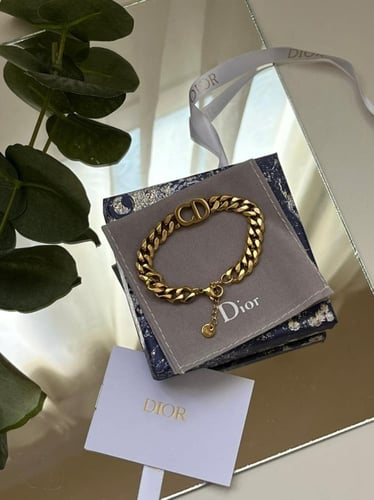 اسوارة ديور