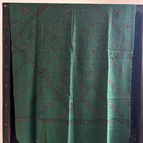 شال كشميري أخضر تطريز يدوي