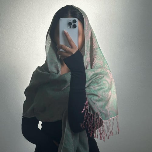 شال حرير خفيف