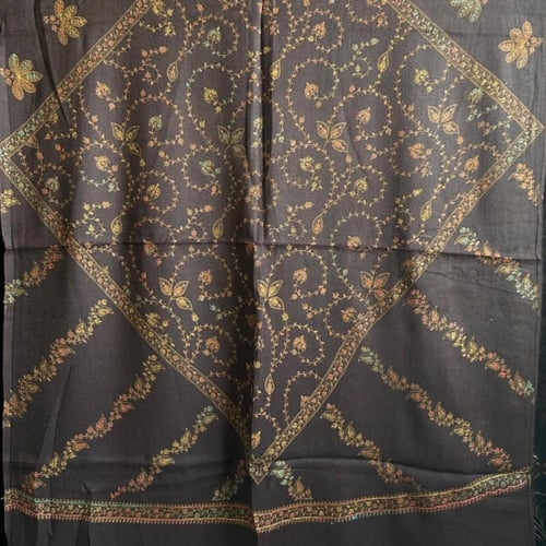 شال بني تطريز يدوي 2