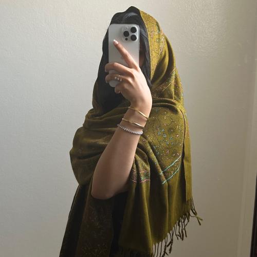 شال زيتي تطريز يدوي