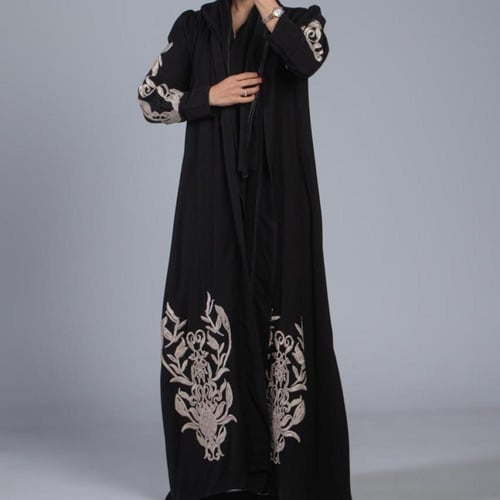 عباية بتطريز قصب ذهبي