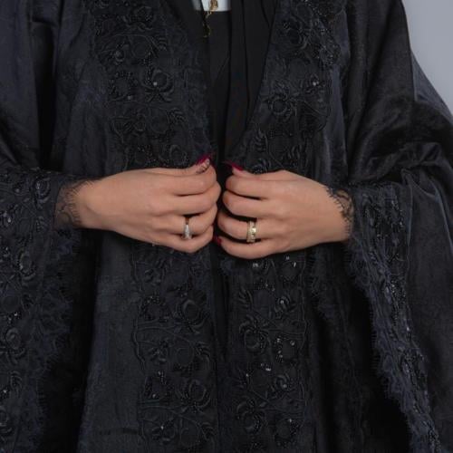 عباية الدانتيل الفرنسي