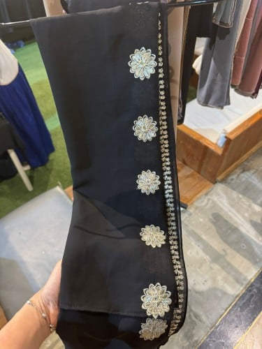 طرحه ليزر مطرزة بخيط ذهبي