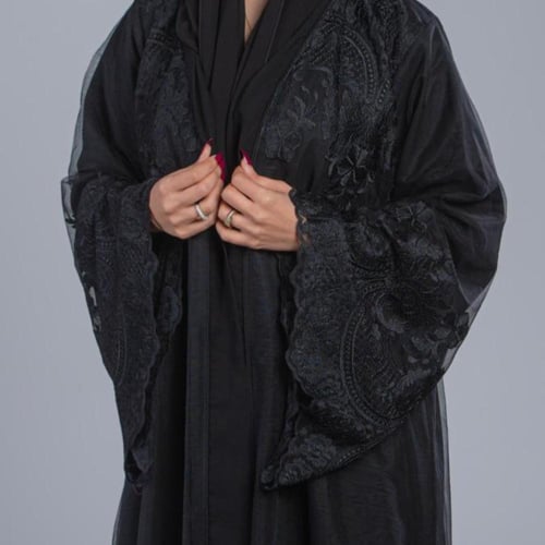 عباية التُل والدانتيل