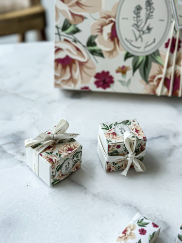 توزيعات قطعة شكولاتة مع حفر عبارة عيدك مبارك