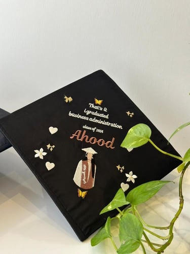 تطريز قبعات التخرج