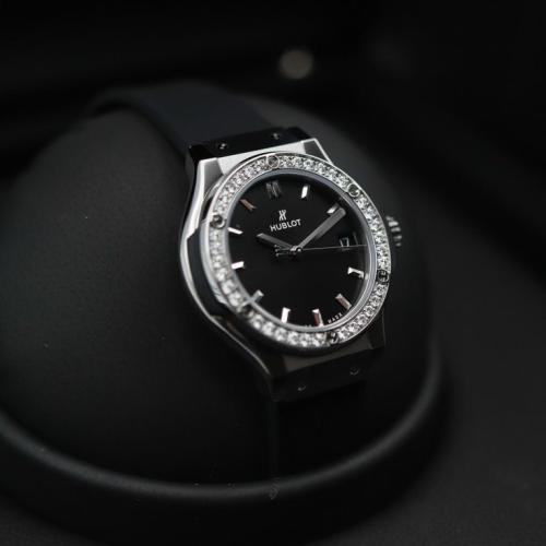 Hublot Classic 33mm watch