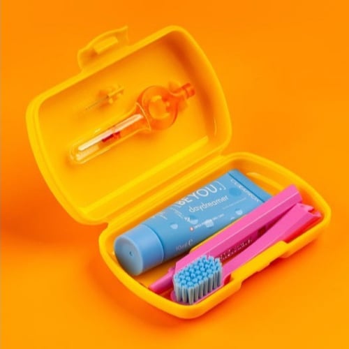 كيورابروكس مجموعة السفر للعناية بالأسنان - أصفر