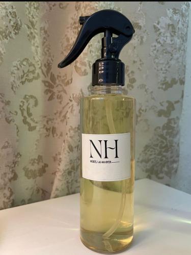 بائعةالورد عطر منعش زهري ومسكي وخشبي