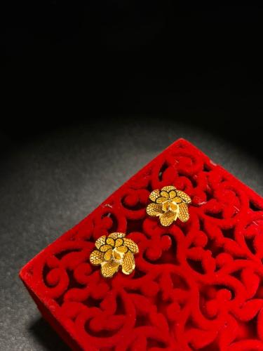 حلق الورده ذهب عيار21 فاخر و مميز بوابة.5